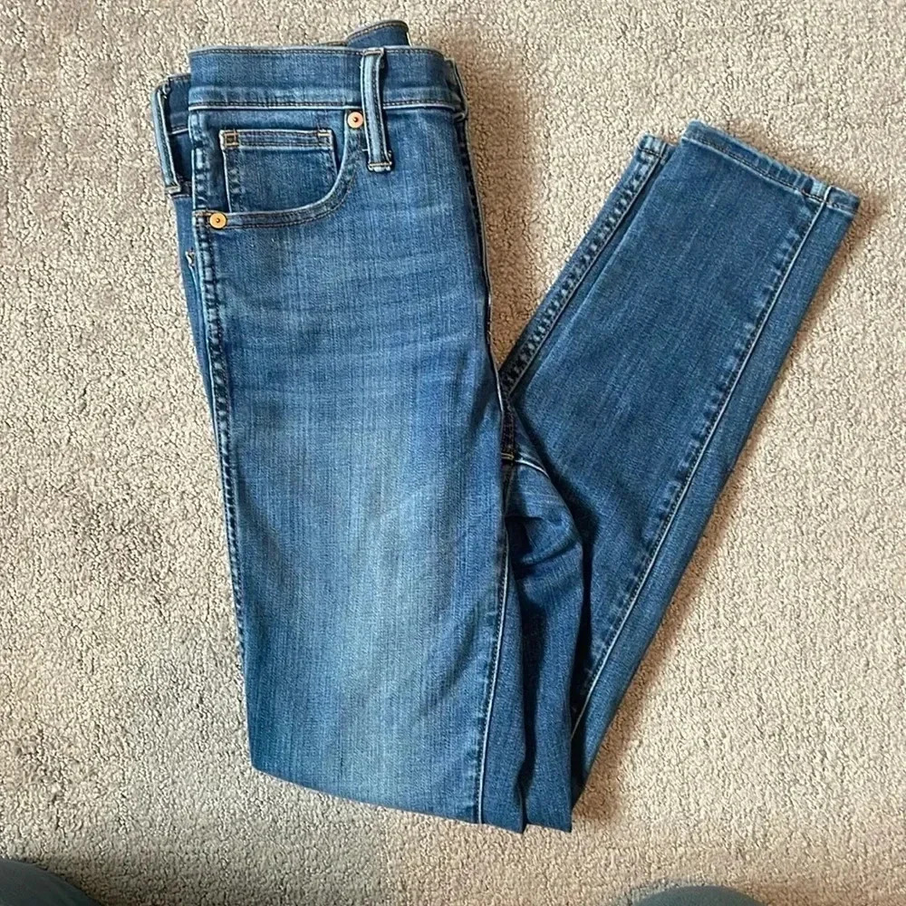 Madewell | 10 “ High - Rise Skinny Jean, Size 26. Great condition.